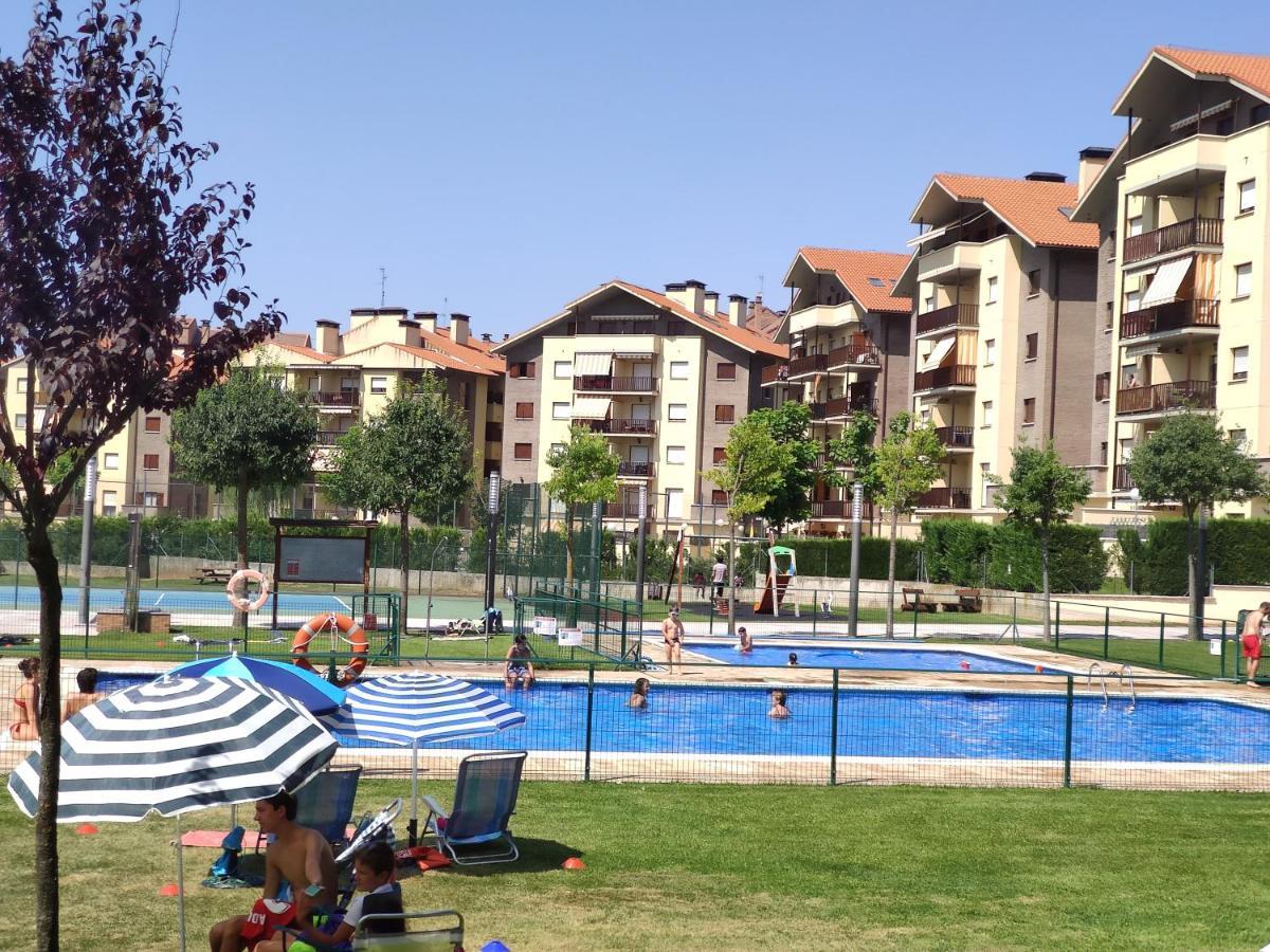 Apartamento Isabella Apartment Jaca Exterior photo